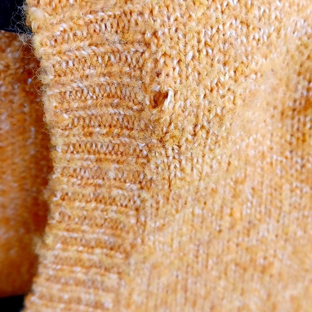 Yellow sweater - Picture 6 of 7